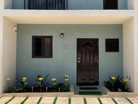 2-bedroom, 3-bathroom Townhouse in Camelot Village, Discovery Bay